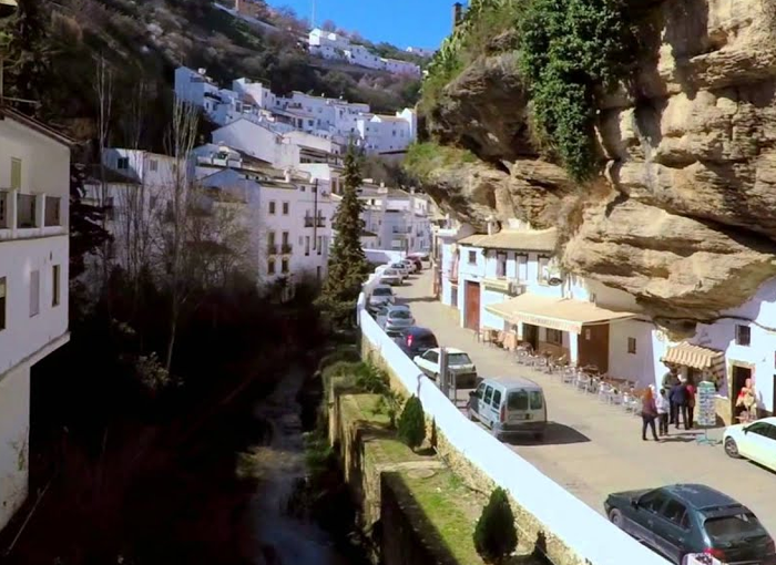 SETENIL DE LAS BODEGAS (CÁDIZ), UNO DE ESOS PUEBLOS DIFERENTES