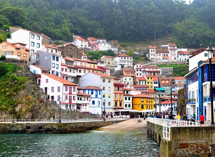 Asturias incorpora a 243 médicos residentes