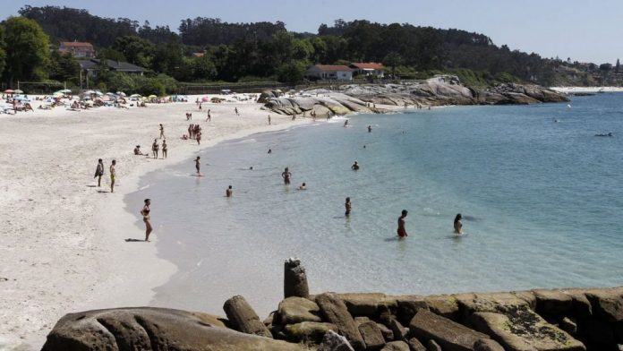 Se amplía el aforo de playas y parques infantiles en Galicia a tres metros cuadrados por persona