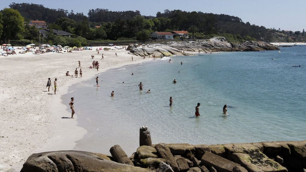 Se amplía el aforo de playas y parques infantiles en Galicia a tres metros cuadrados por persona