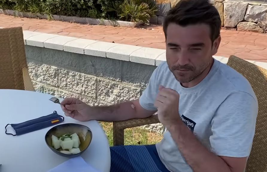Javier Negre siendo pagado para correr en cinta es lo mejor que verás hoy 1 Moncloa Negre Moncloa