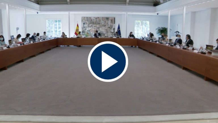 El PSOE aventaja al PP en intención de voto, según el CIS El PSOE aventaja al PP en intención de voto, según el CIS