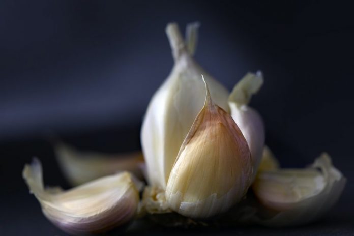 Cuándo y cómo debes tomar ajo en tu dieta para adelgazar varios kilos 5 Merca2.es ajoportada Merca2.es