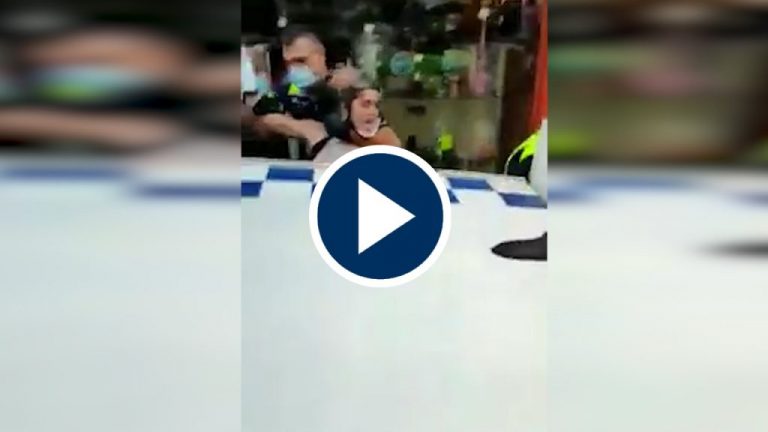 ¿Abuso policial o arresto de libro? La brutal detención de dos artistas callejeras en Blanes ¿Abuso policial o arresto de libro? La brutal detención de dos artistas callejeras en Blanes
