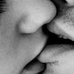 ¿Sin besos? Pareja de novios desata viral debate en redes por esta insólita razón