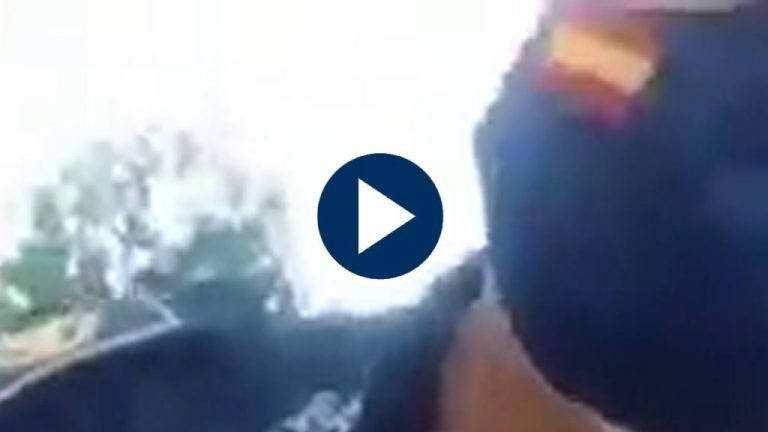 La paciencia de un policía tras multar a una mujer por no llevar mascarilla La paciencia de un policía tras multar a una mujer por no llevar mascarilla
