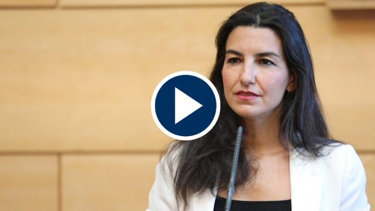 Vox justifica su ausencia al homenaje: «No vamos a consolidar la gestión negligente de Pedro Sánchez» Vox justifica su ausencia al homenaje: «No vamos a consolidar la gestión negligente de Pedro Sánchez»