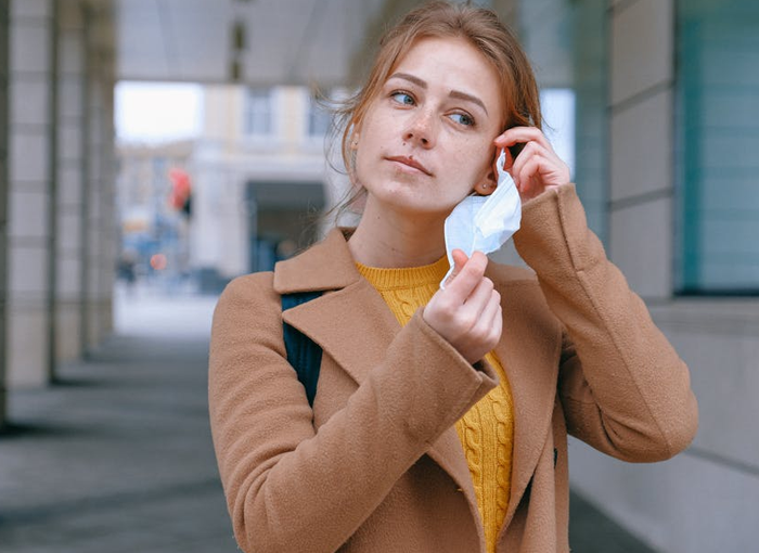 GUARDA LA MASCARILLA EN UNA BOLSA CERRADA