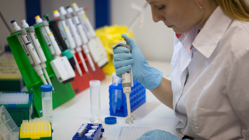 Rusia registra la primera vacuna contra el coronavirus: Sputnik V