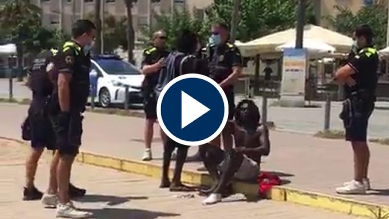 Insultos y continuas faltas de respeto a la Guardian Urbana por dos individuos que estaban identificando Insultos y continuas faltas de respeto a la Guardian Urbana por dos individuos que estaban identificando