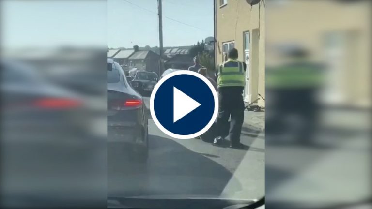 Golpes, tortazos y una pistola táser: la brutal y viral detención a lo ‘Bad Boys’ Golpes, tortazos y una pistola táser: la brutal y viral detención a lo ‘Bad Boys’