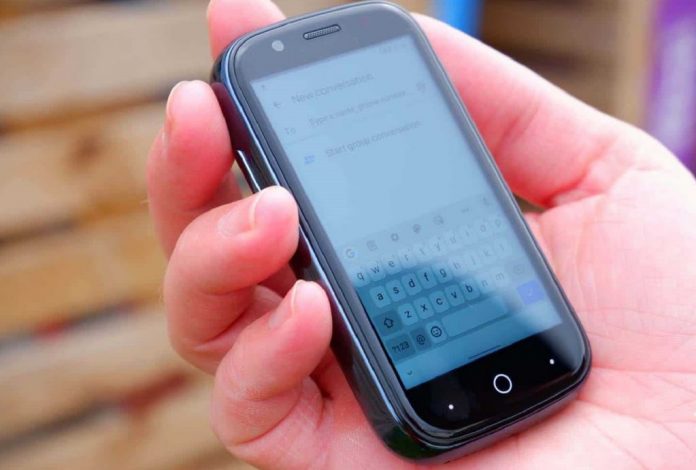 Analizamos Jelly 2, el móvil tan pequeño como una tarjeta de crédito