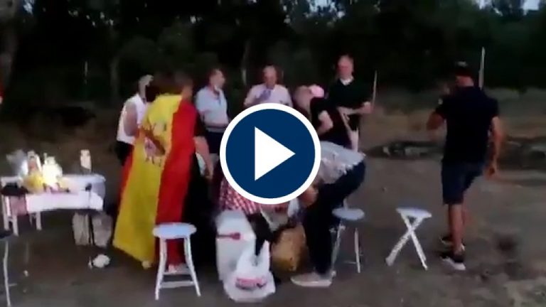 El acoso al chalet de Iglesias sube de nivel: mesas, sillas y un picnic en forma de escrache