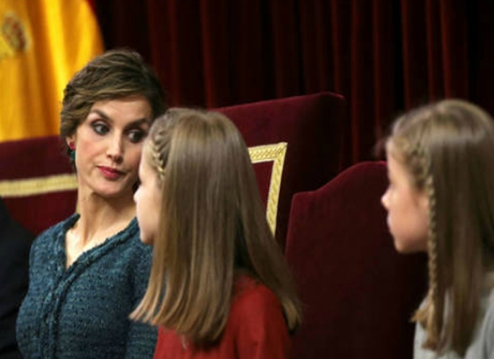 SU MIRADA A LEONOR Y SOFÍA