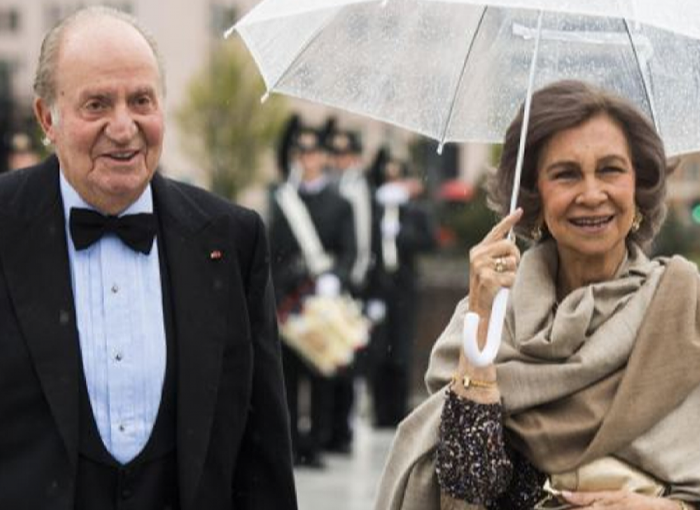 JUAN CARLOS DEJA SOLA A LA REINA SOFÍA EN UN FUNERAL
