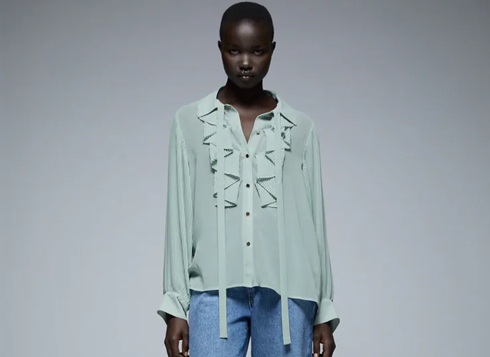 BLUSA FLUIDA VOLANTES DE ZARA
