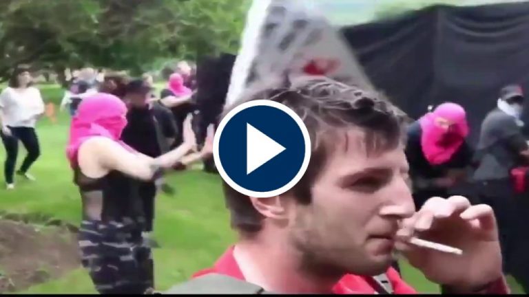 A sartenazo limpio en una manifestación Antifa A sartenazo limpio en una manifestación Antifa