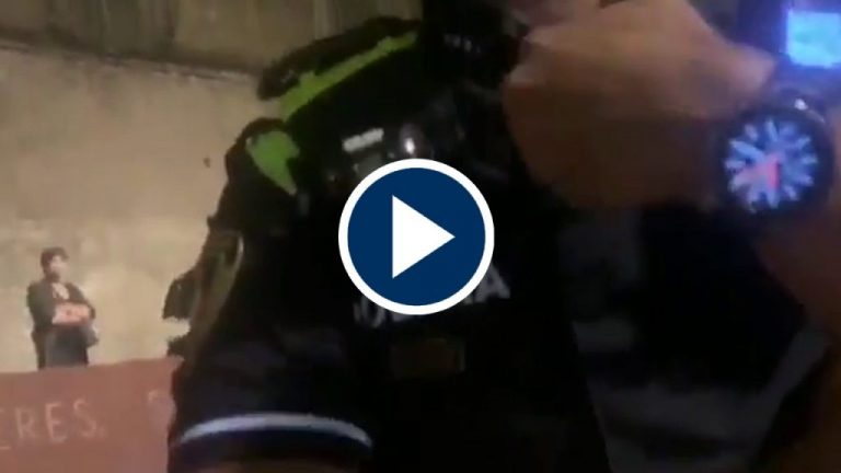 Cristina Seguí se enzarza y da un repaso a un policía municipal de Barcelona Cristina Seguí se enzarza y da un repaso a un policía municipal de Barcelona
