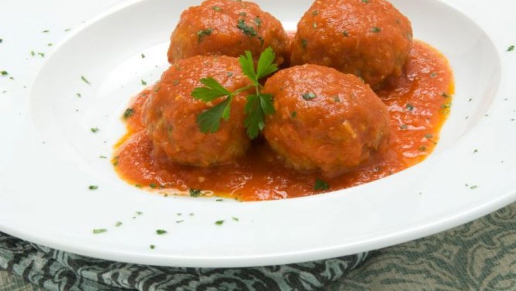 albóndigas en salsa española