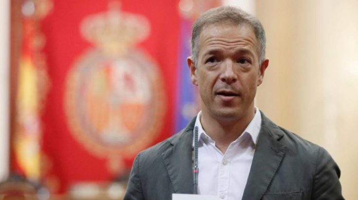 Ander Gil utiliza el Senado como ariete electoral del PSOE