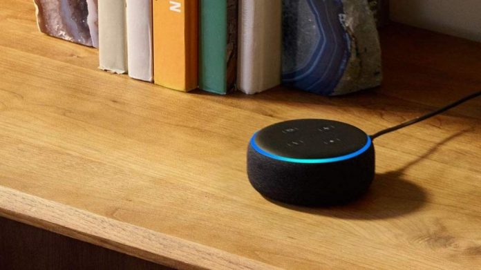 Así puedes desactivar el micrófono de Alexa, Google Home o Apple HomePod para que no te espíen