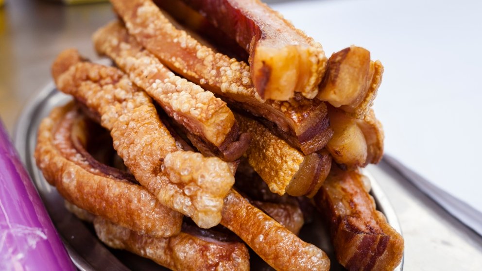 Torreznos: El secreto de la abuela para que te queden con un crujido exquisito 3 Moncloa Cómo freír los torreznos de Soria para que queden bien crujientes