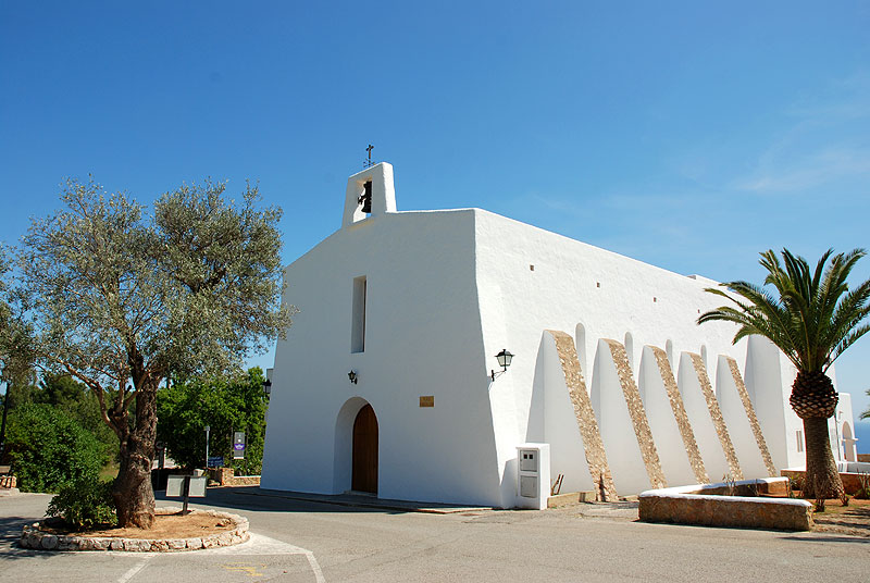 Govern balear revisará el cierre de dos iglesias en la zona confinada de Ibiza