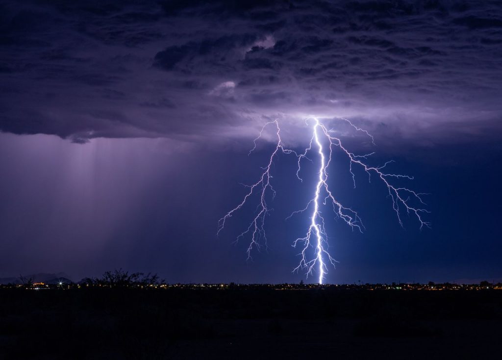 Cuatro provincias estarán hoy en riesgo por oleaje, lluvia y tormentas fuertes