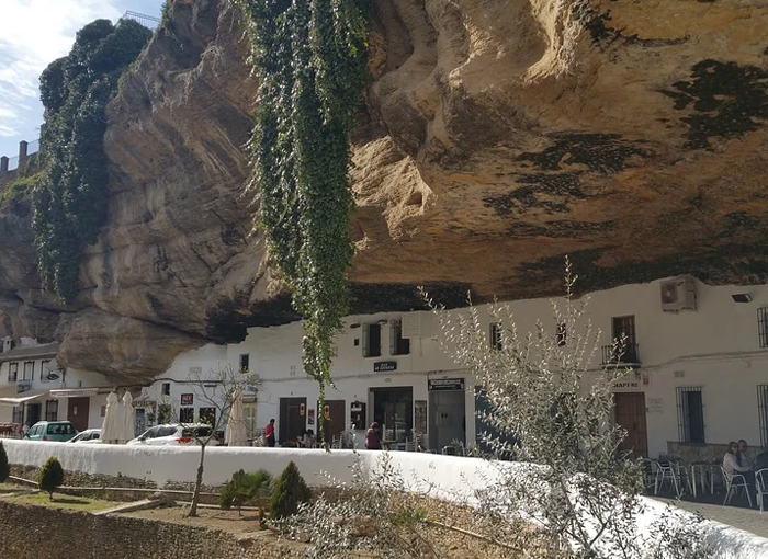 SETENIL DE LAS BODEGAS, UNO DE LOS PUEBLOS MÁS SORPRENDENTES DE ESPAÑA