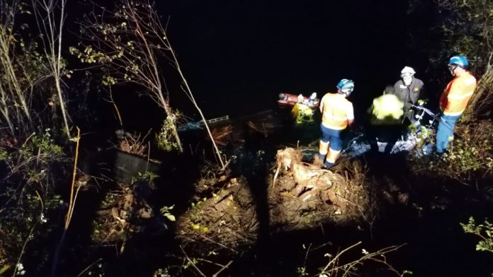 Muere el conductor de un camión tras caer al río en Ribas de Sil (Lugo)