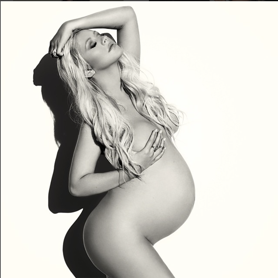 Christina Aguilera desafía la censura con su embarazo