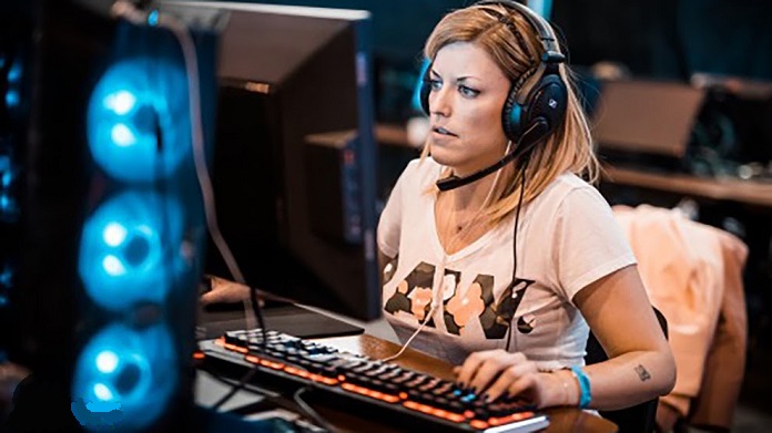 Mujeres gamer que rivalizan con ElRubius y Vegeta777 en Youtube 2 Moncloa Irene Sánchez (iRene), gamer de sSports en Youtube