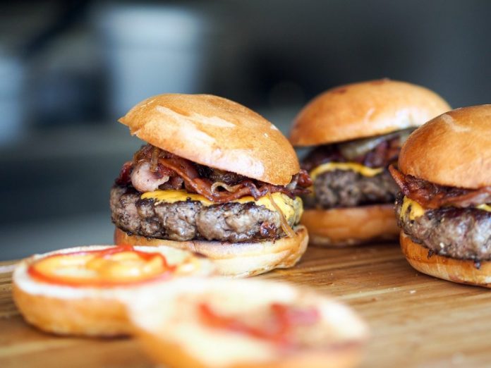 Cómo hacer en casa una hamburguesa jugosa mejor que la del Goiko