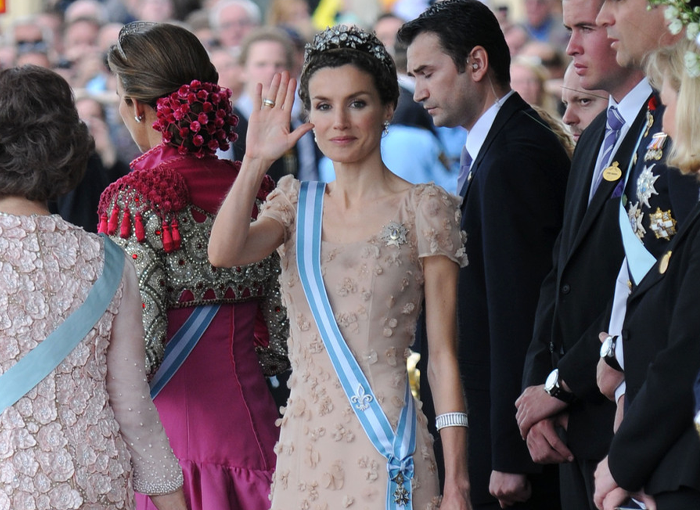 CRITICAS AL ESTILISMO DE LA REINA LETIZIA