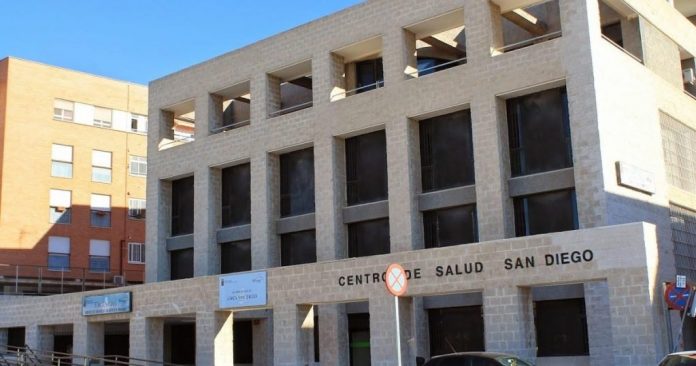 El alto índice de contagios mantiene 35 centros de salud de Murcia en nivel rojo
