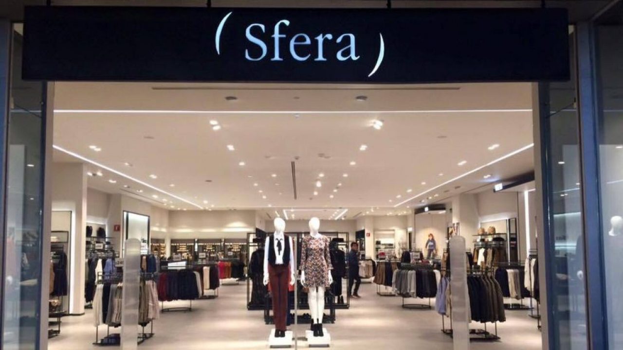 Sfera: vestidos y faldas para primavera que aún están en rebajas