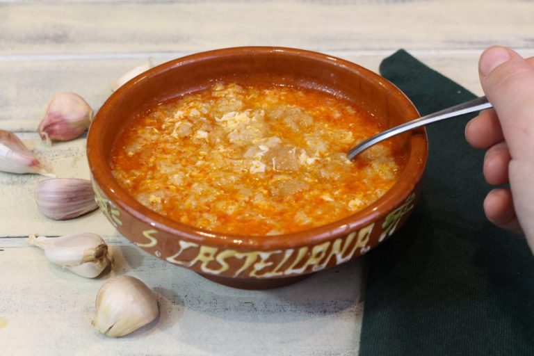 Sopa castellana o de ajo: una receta barata para gozar un día de frío