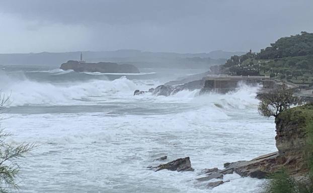 La borrasca 'Álex' sitúa a 47 provincias en riesgo por lluvias, oleaje y fuertes vientos