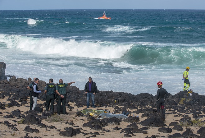 Aumentan a siete los migrantes muertos en la patera que volcó en Lanzarote
