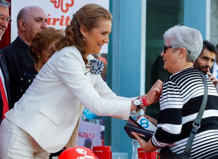 DESCONTENTA CON SU FÍSICO