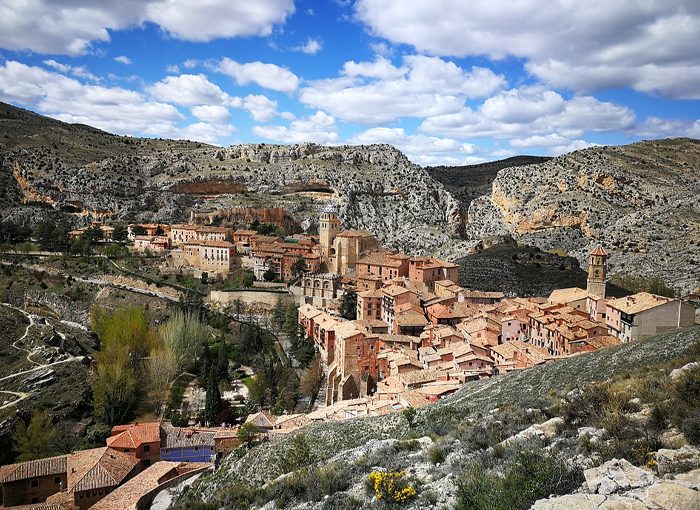 ALBARRACÍN, SOBRE UN ACANTILADO