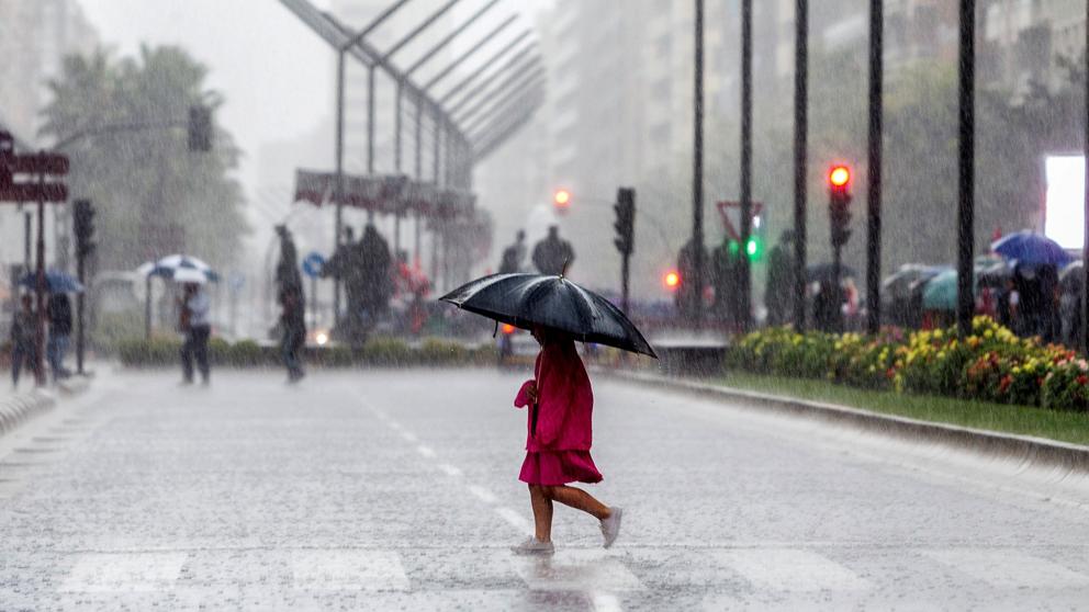 Un total de seis carreteras secundarias de Málaga y Sevilla siguen cerradas al tráfico tras las lluvias