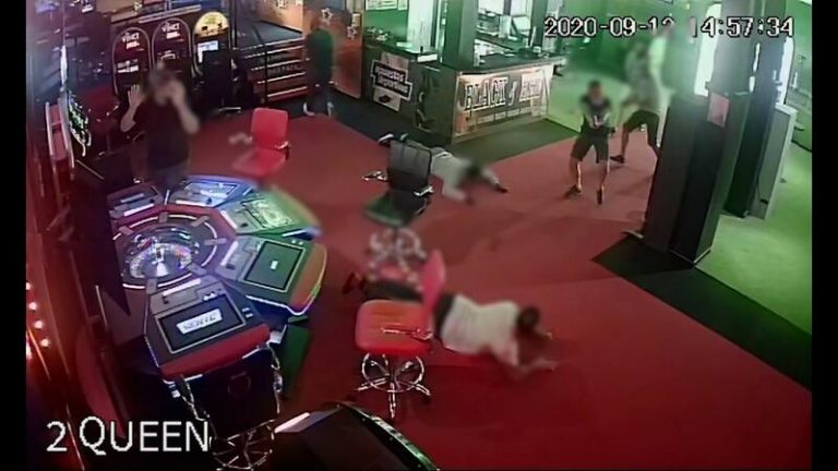 Desarticulan un grupo criminal que atracó a mano armada una sucursal y un mini casino en Tenerife