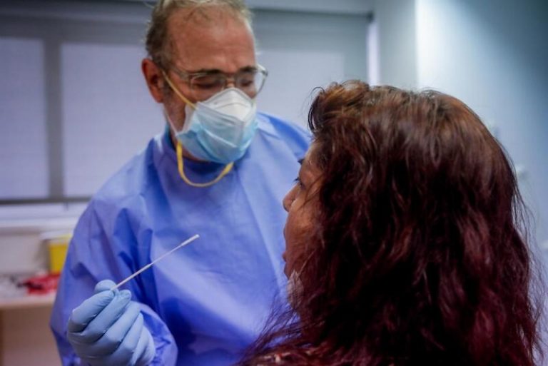 Más de 40.000 sanitarios valencianos recibirán un premio económico por su esfuerzo en la pandemia