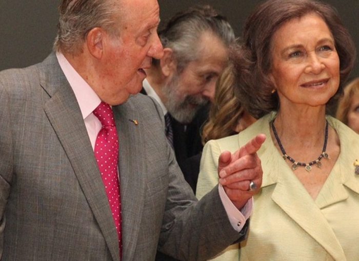 SUS GESTOS PARA DESVINCULARSE DEL REY JUAN CARLOS