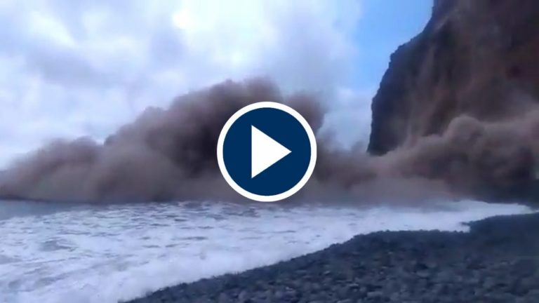 Impresionante derrumbe de un acantilado en una playa de La Gomera