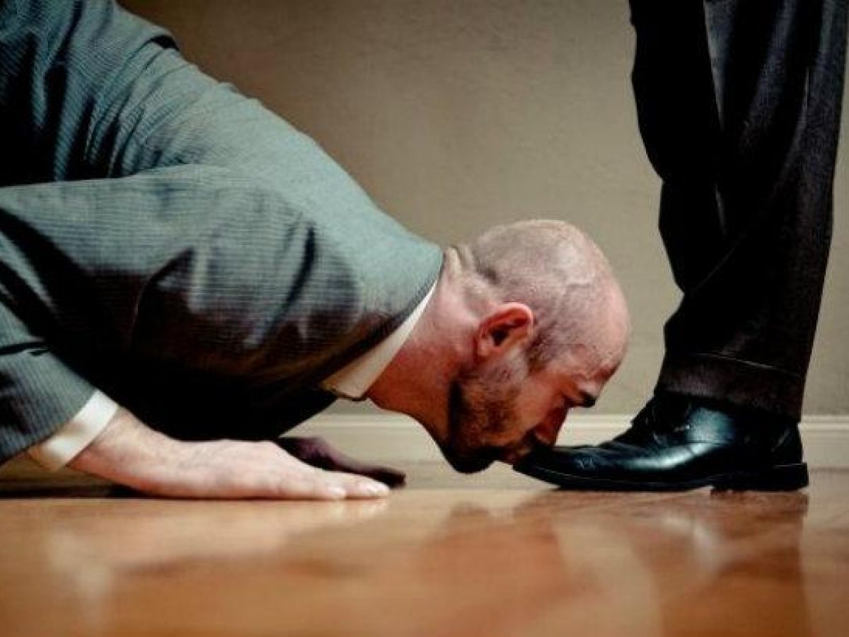 ✓ El curioso origen sexual de la frase "hacer la pelota" ➠ Moncloa.com