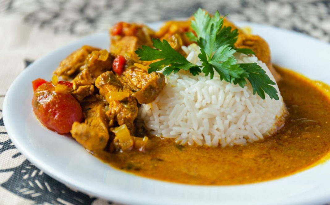 pollo-al-curry-plato