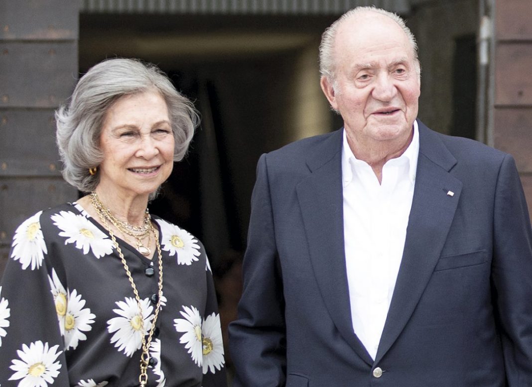 Juan Carlos I: las veces que tuvo gestos de cariño con Sofía