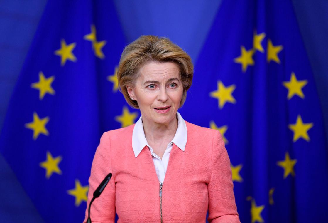 Von der Leyen pide a los 27 empezar a vacunar el 